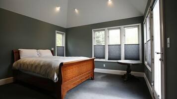 5 bedrooms, iron/ironing board, free WiFi, bed sheets