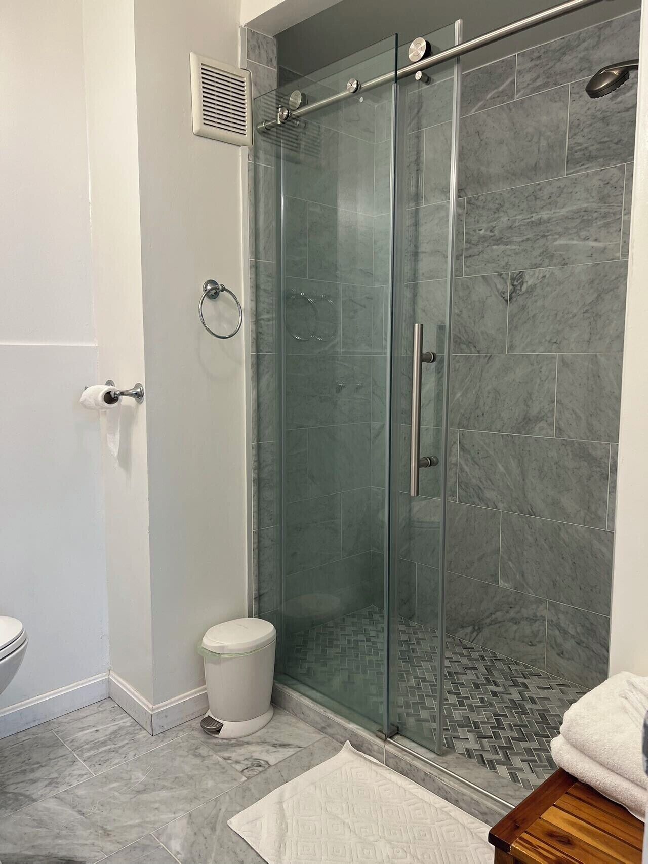 Shower, hair dryer, towels, shampoo