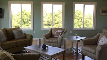 智能電視、DVD 播放機、足球機、乒乓球設施