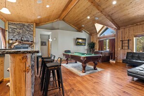 Games room - Experience Big Bear City Charm and Lake Activities. Great price! (Big Bear City)