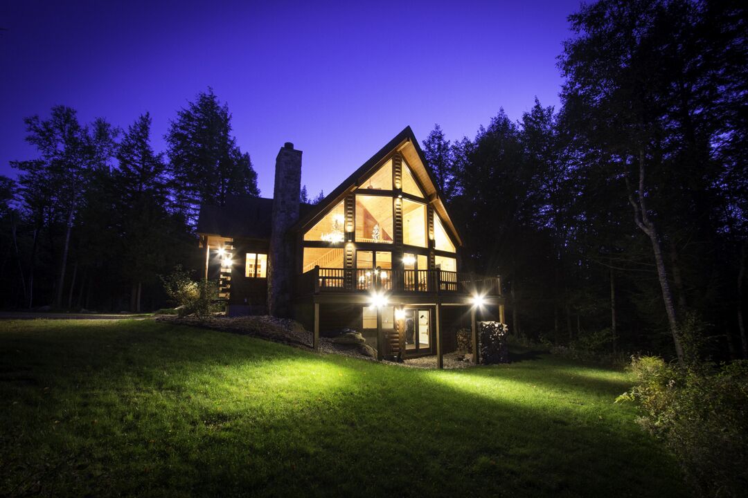 Vail Log Cabin - Large Custom Log Home. Spacious, family-friendly and close to Sunday River