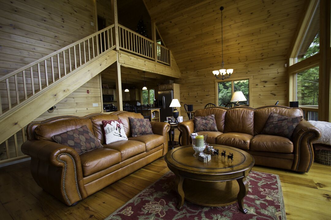 Vail Log Cabin - Large Custom Log Home. Spacious, family-friendly and close to Sunday River