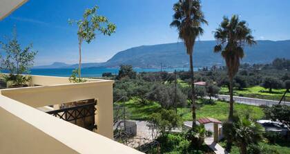 Souda bay Penthouse - next to the beach - nature and farm around