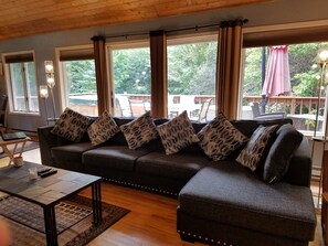 Smart TV, fireplace, DVD player, table football