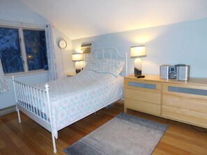 3 bedrooms, desk, iron/ironing board, free WiFi