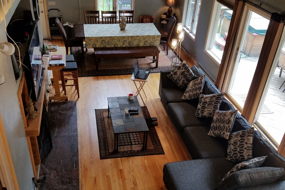 Catskill Mountain Getaway - minutes to Hunter and Windham Mtns., jucuzzi, fire p