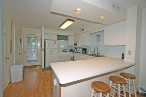 Fridge, microwave, oven, stovetop - Three Level Townhouse with Beautiful Ocean Views (Dewey Beach)