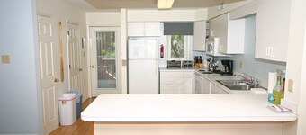 Three Level Townhouse with Beautiful Ocean Views