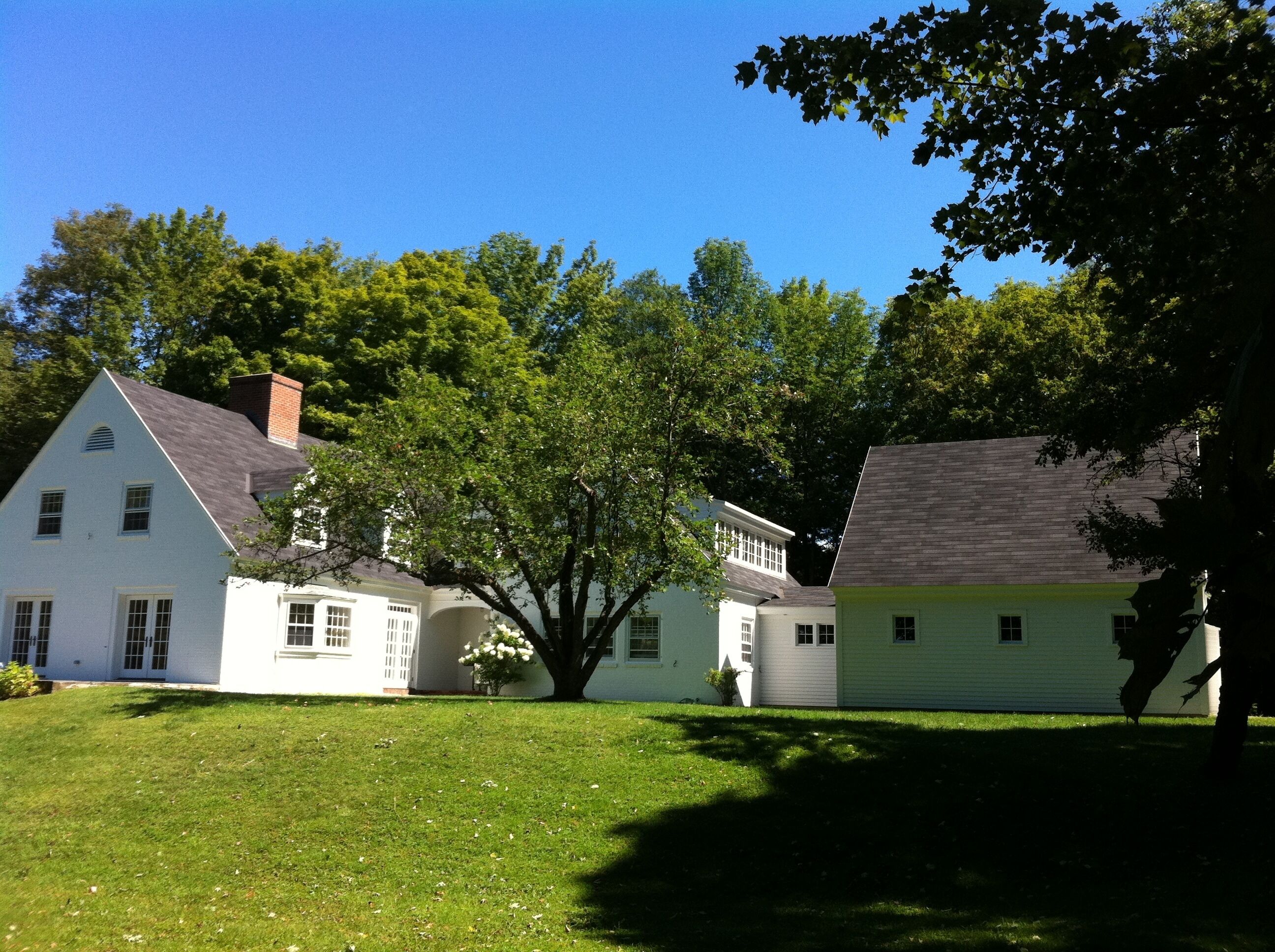 Spacious Hilltop Home with Expansive Views and 5 min Walk to Town