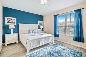 4 habitaciones, tabla de planchar con plancha y cuna de viaje 