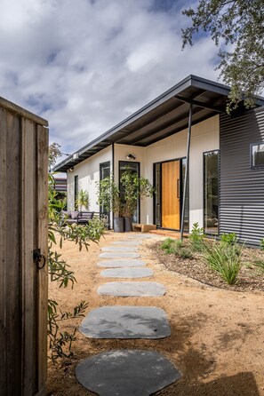 Exterior - Pool/Spa with the beach 150m away, sleeps 16 (Rye)