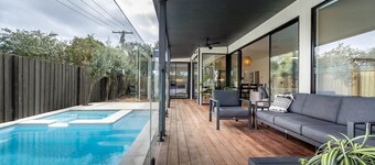 Pool/Spa with the beach 150m away, sleeps 16