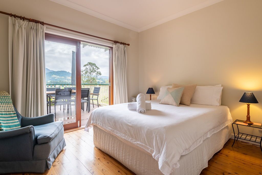 3 bedrooms, desk, iron/ironing board, travel cot