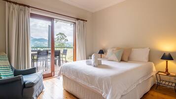 3 bedrooms, desk, iron/ironing board, travel cot