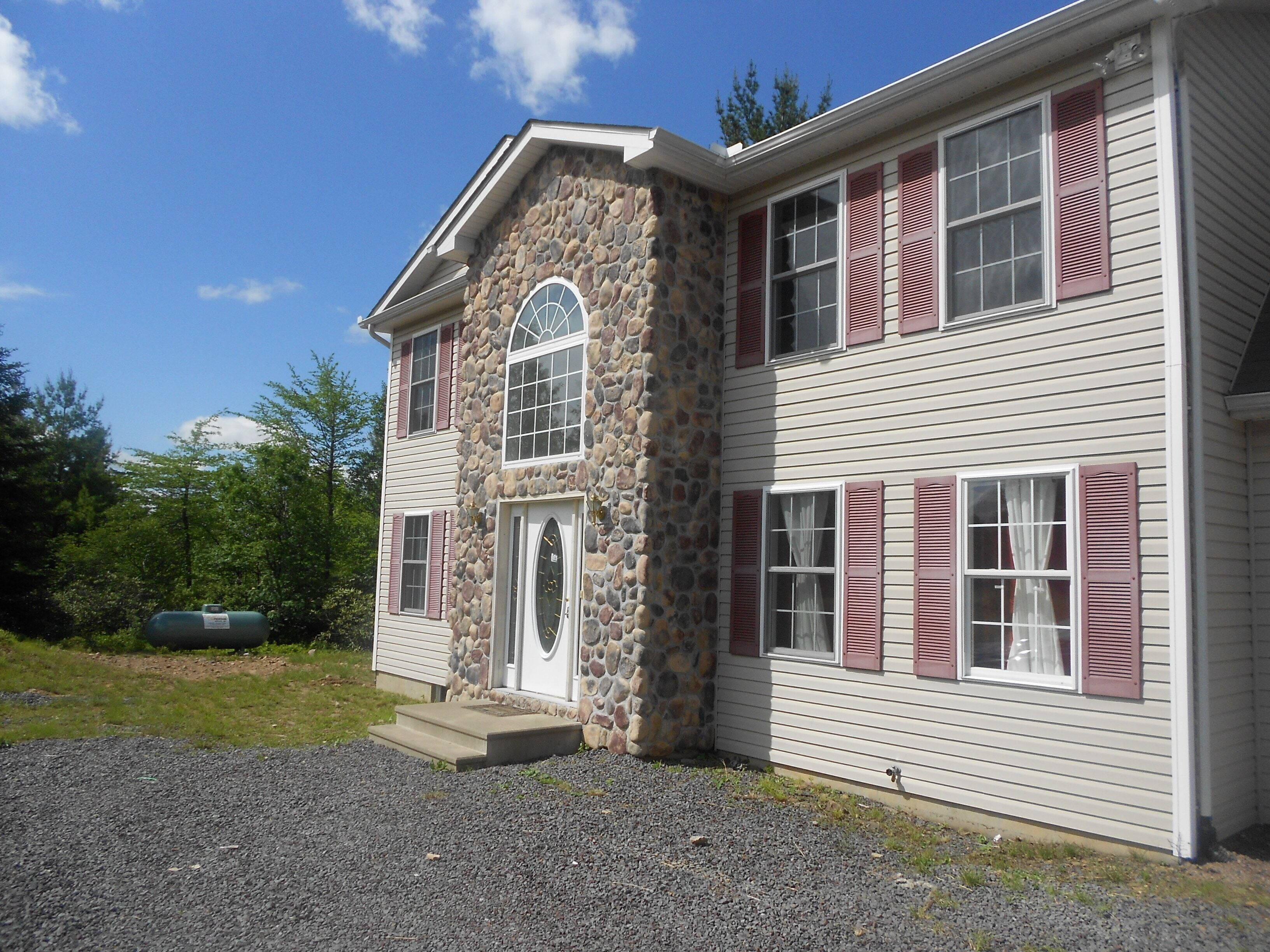 Spectacular home *HOT TUB AVAIL WINTER * LINEN INC , Jacuzzi tub Wi-FI