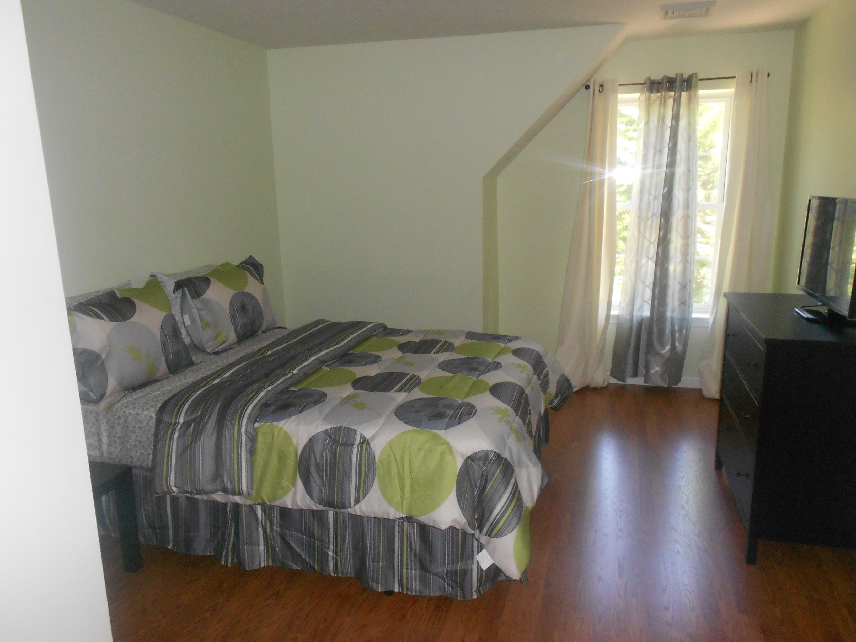 Spectacular home *HOT TUB AVAIL WINTER * LINEN INC , Jacuzzi tub Wi-FI