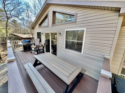 Four Seasons Vacation Home By Lake,  HOT TUB, WIFI,BEACH passes, Canoe, FIRE PIT