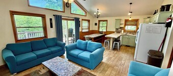 Four Seasons Vacation Home By Lake,  HOT TUB, WIFI,BEACH passes, Canoe, FIRE PIT