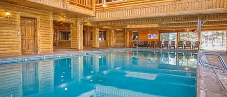 Piscina coperta, una piscina riscaldata