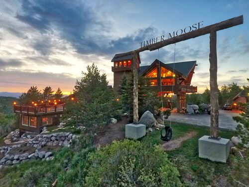 Timber Moose: America's Biggest Log Cabin - 26,500 square feet, big indoor pool