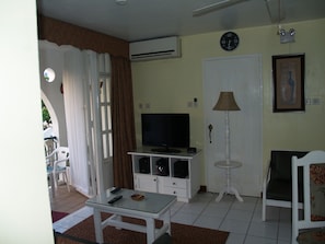 Interior - Beautiful Beachfront1 Bedroom Condo D18, Ocho Rios, Jamaica (Ocho Rios)