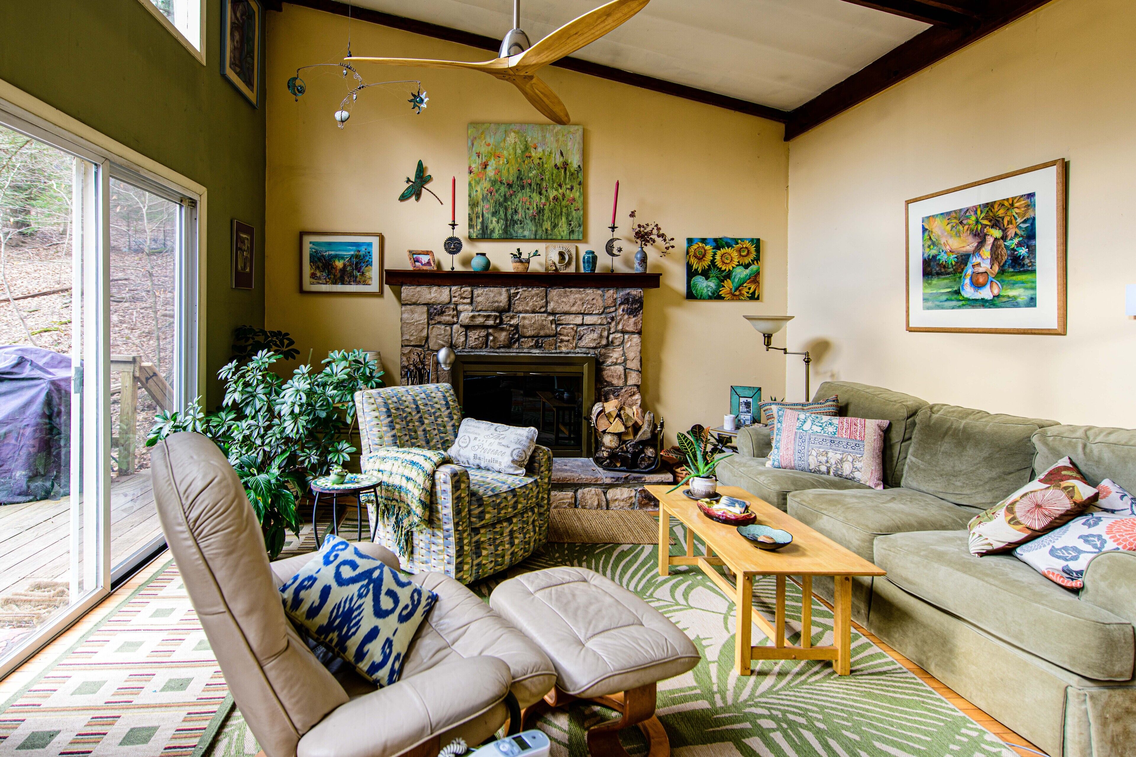 Cozy secluded waterfront retreat