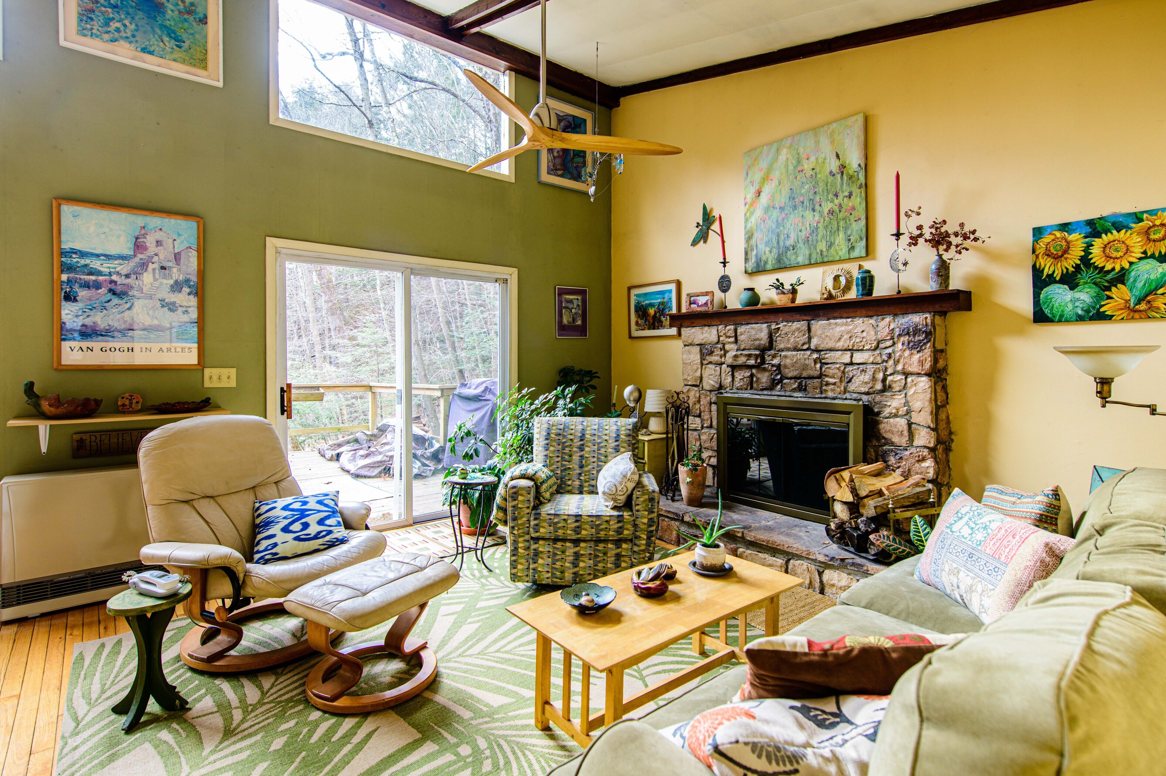 Cozy secluded waterfront retreat