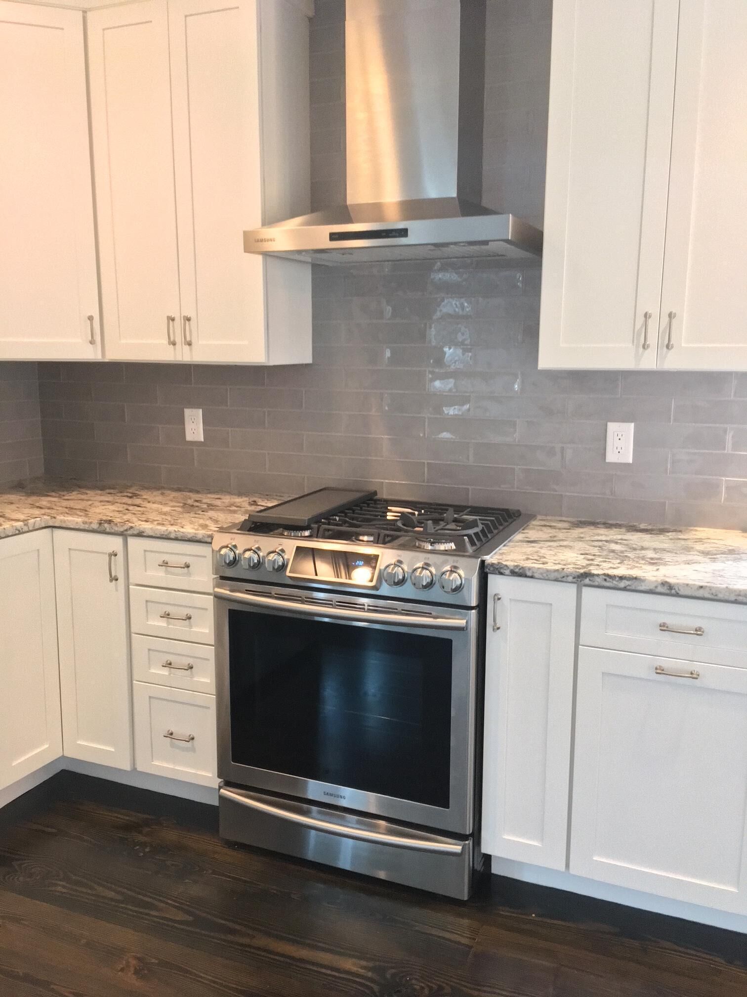 Luxe 4 Bed/4 Ensuite Bath, A/C In-Town Vineyard Haven, Gunite Pool and Spa