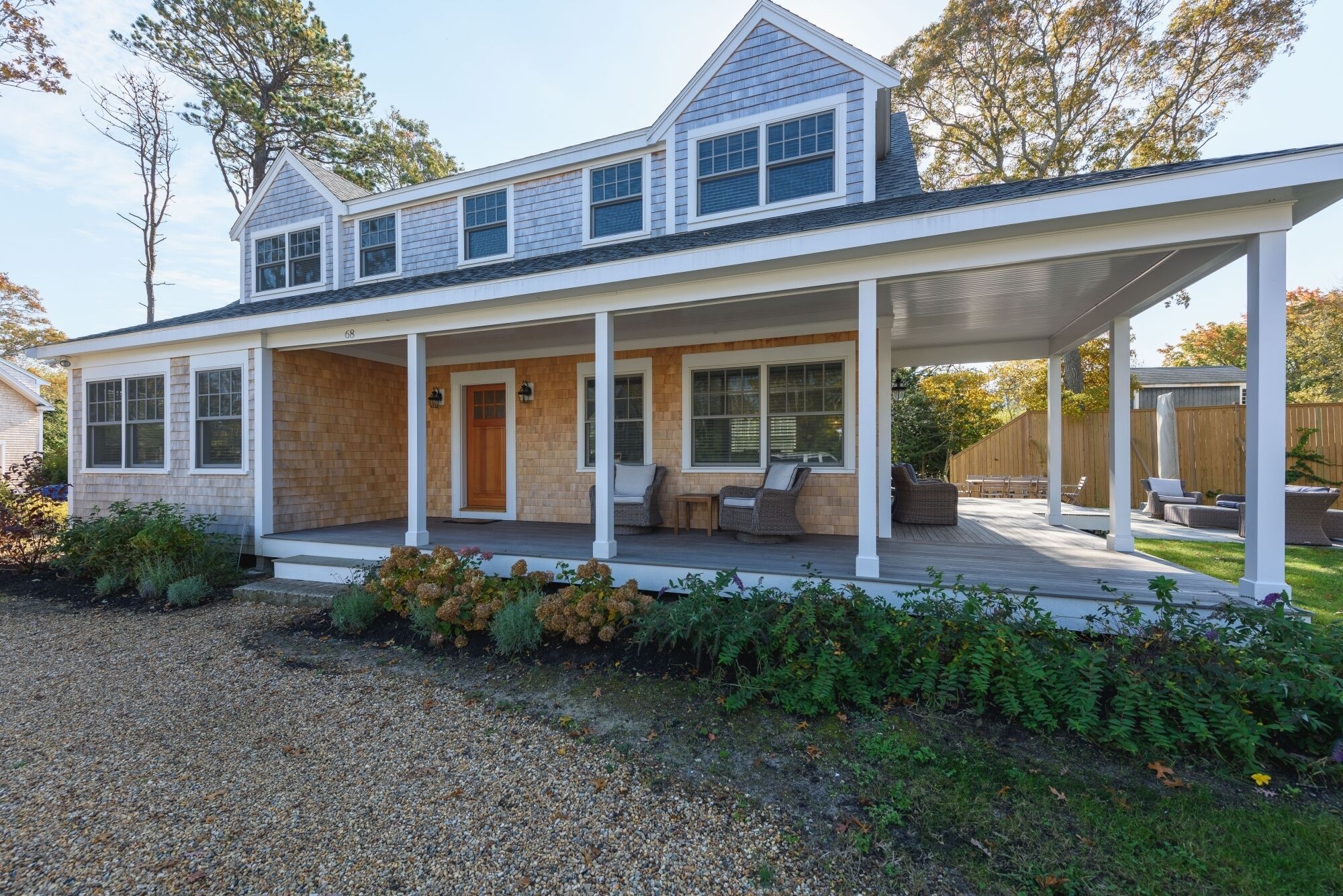 Luxe 4 Bed/4 Ensuite Bath, A/C In-Town Vineyard Haven, Gunite Pool and Spa