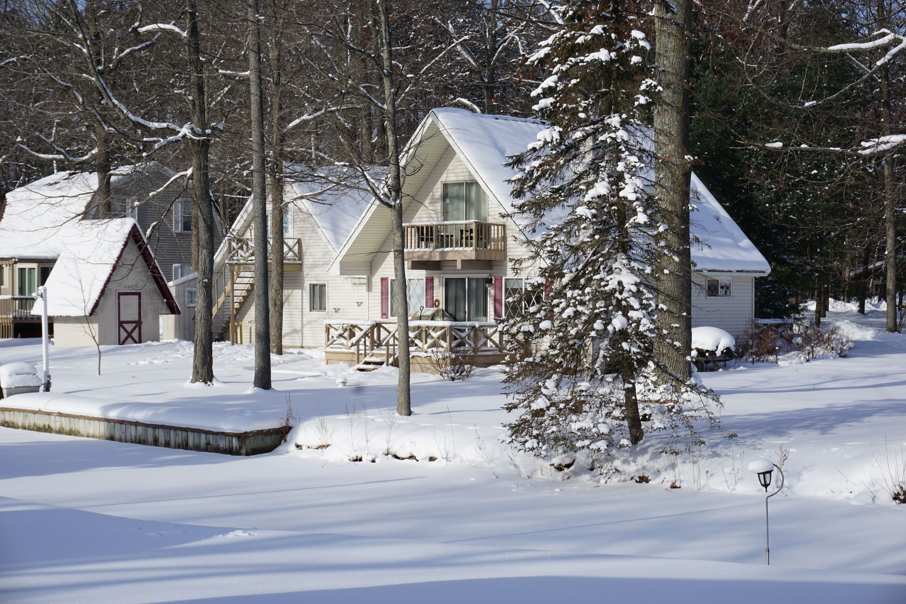 Cozy, Comfortable And Quiet Chalet ~ Includes Kayaks And Air Conditioning!