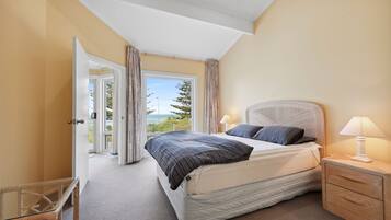 4 bedrooms, iron/ironing board