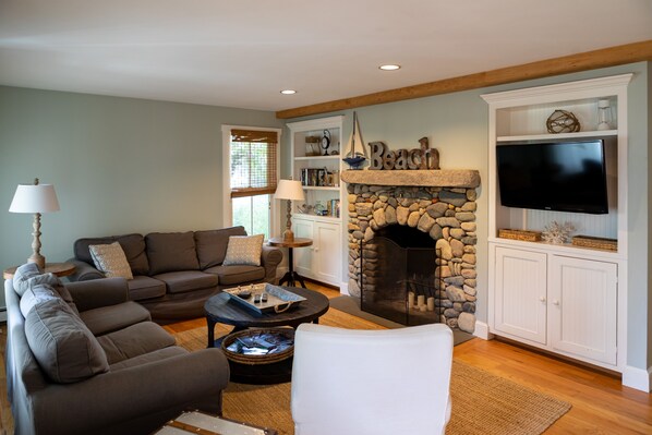 Smart TV, fireplace, video games, DVD player