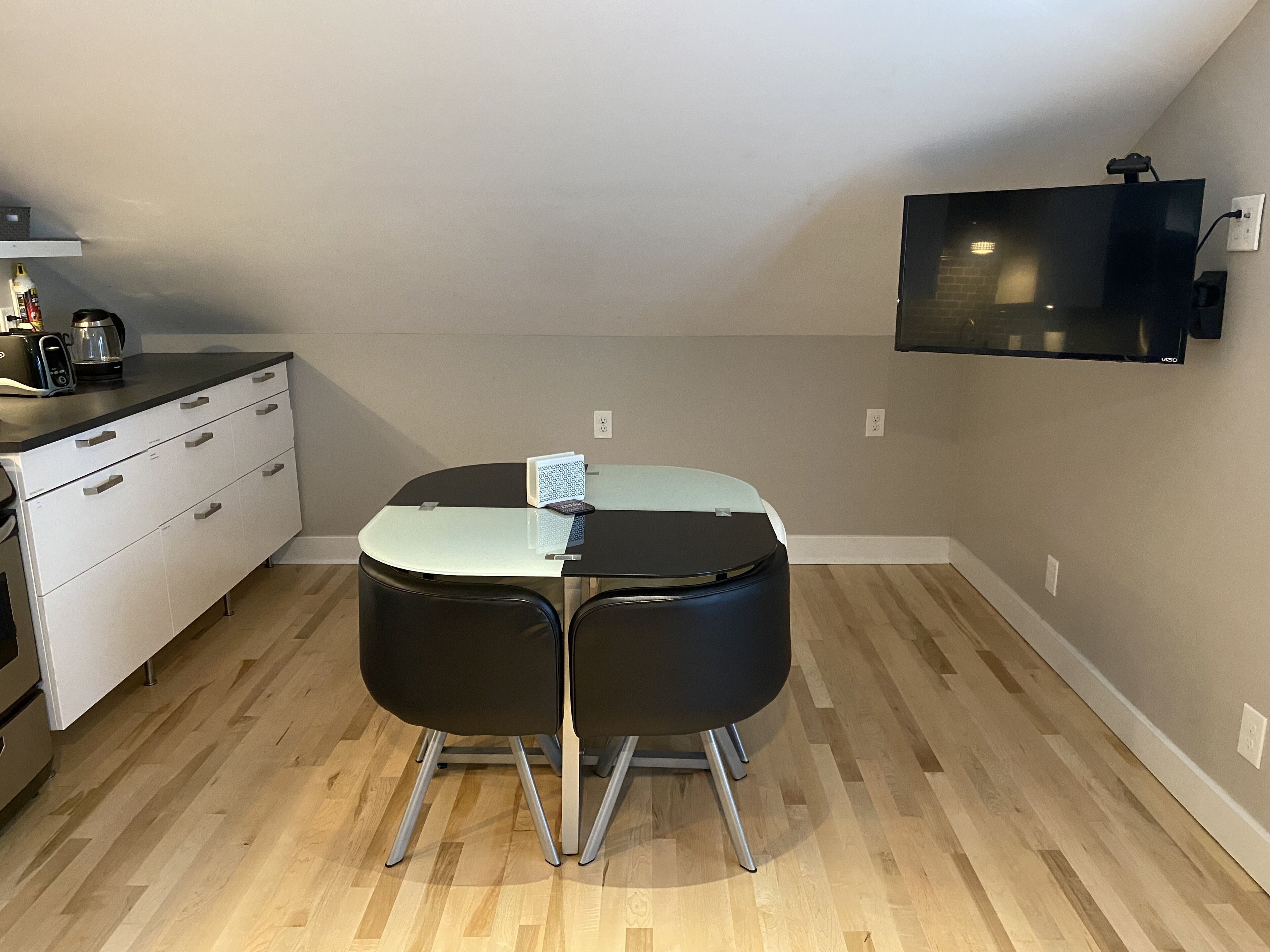 Modern Apt in SOCO/Travis Heights - See Summer Discounts!!