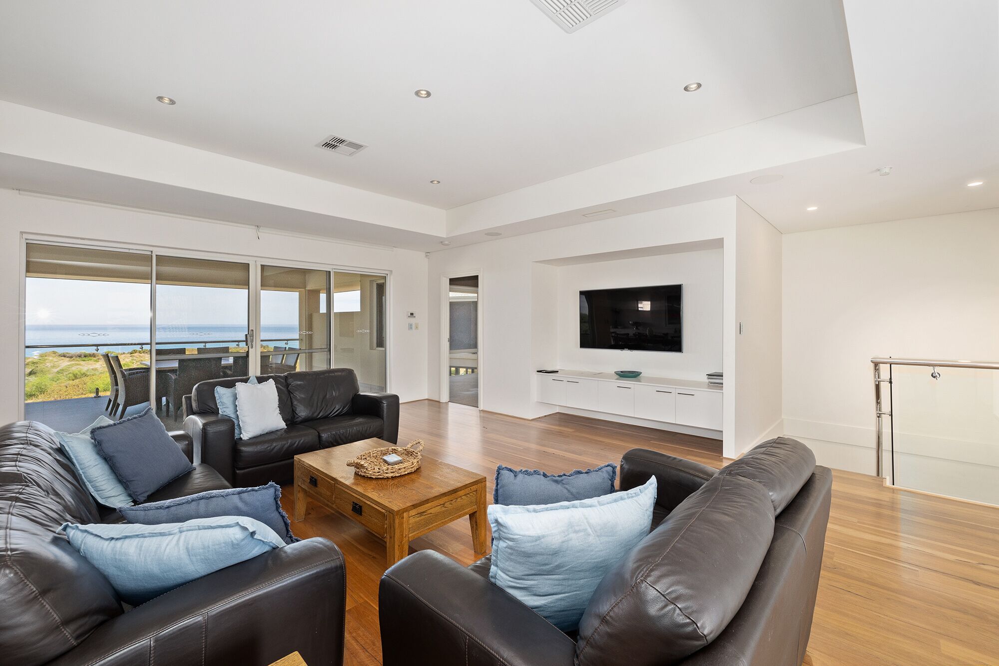 Sanctuary by the Sea - Beachfront Property — image 17