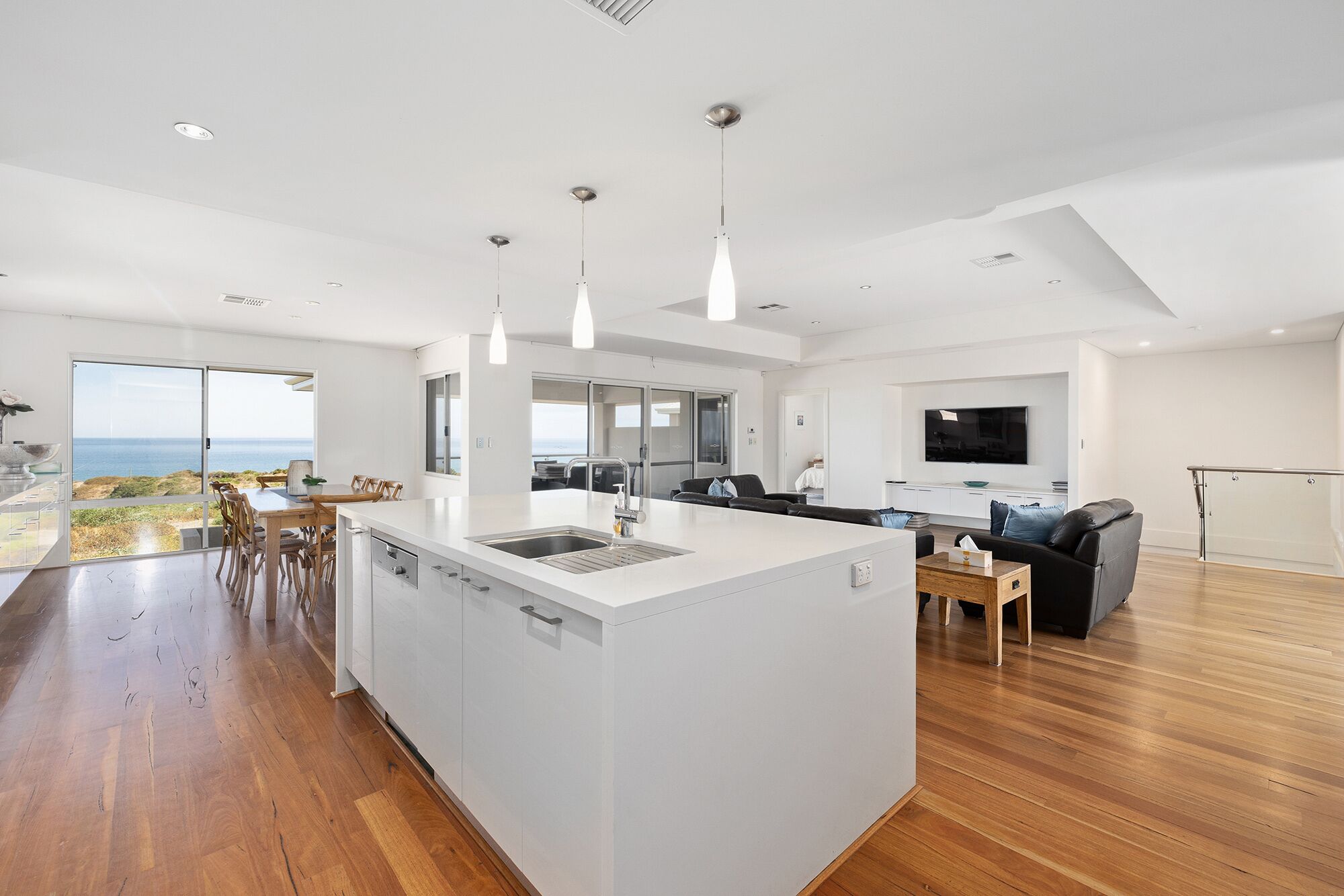 Sanctuary by the Sea - Beachfront Property — image 12