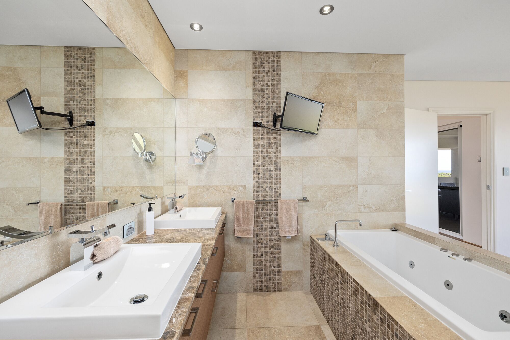 Sanctuary by the Sea - Beachfront Property — image 23