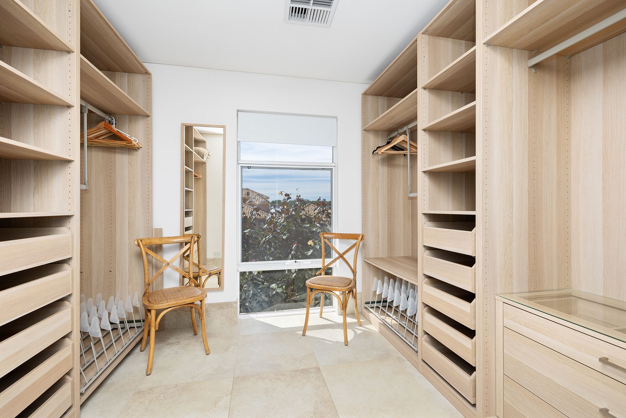 Sanctuary by the Sea - Beachfront Property — image 25