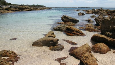 SAND @ CURRARONG 1 min walk to beach Unlimited WiFi