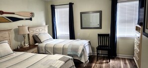 2 bedrooms, iron/ironing board, free WiFi, bed sheets - Enjoy serenity and sunsets on Mobile Bay. Dog friendly/fenced yard. (Gulf Shores)