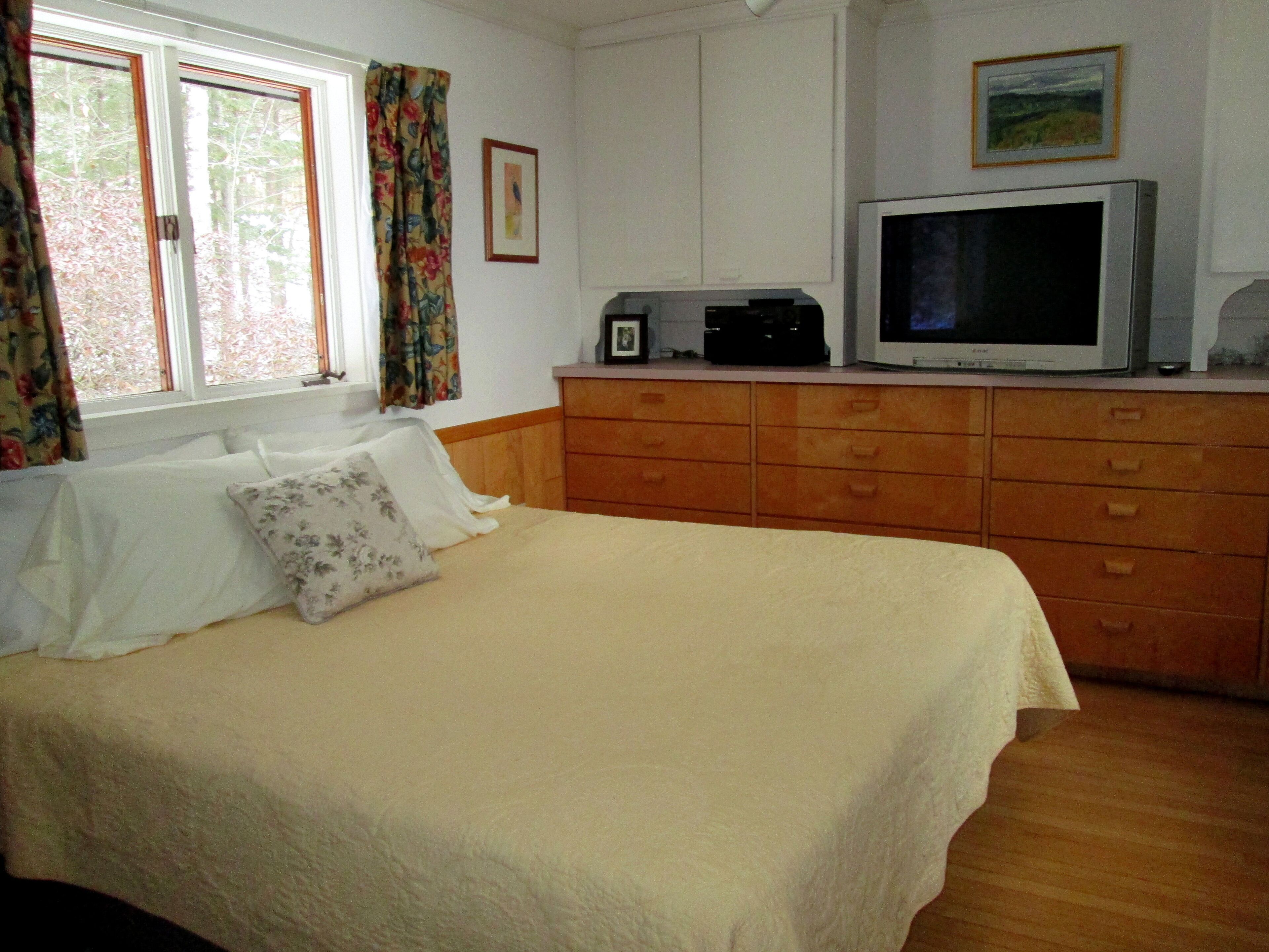 5 Minutes to Mt. Cranmore, 15 min to Attitash/Bear Peak. Heated Garage, Jacuzzi!