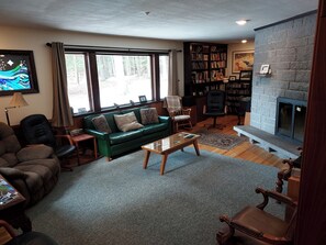 Flat-screen TV, fireplace, DVD player, books