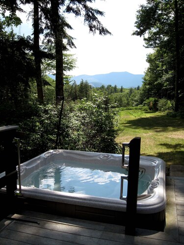 5 min. To Cranmore, 15 min. North to Attitash, 15 min. South to Outlet shopping.