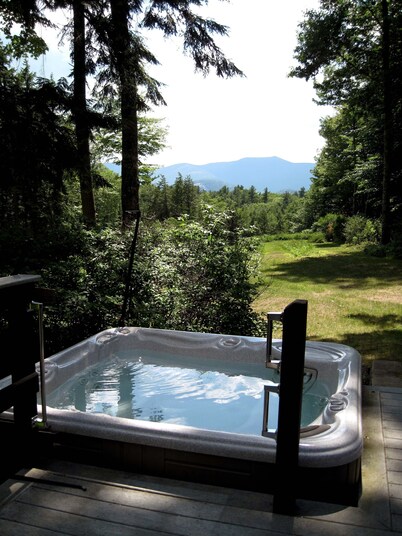 5 min. To Cranmore, 15 min. North to Attitash, 15 min. South to Outlet shopping.