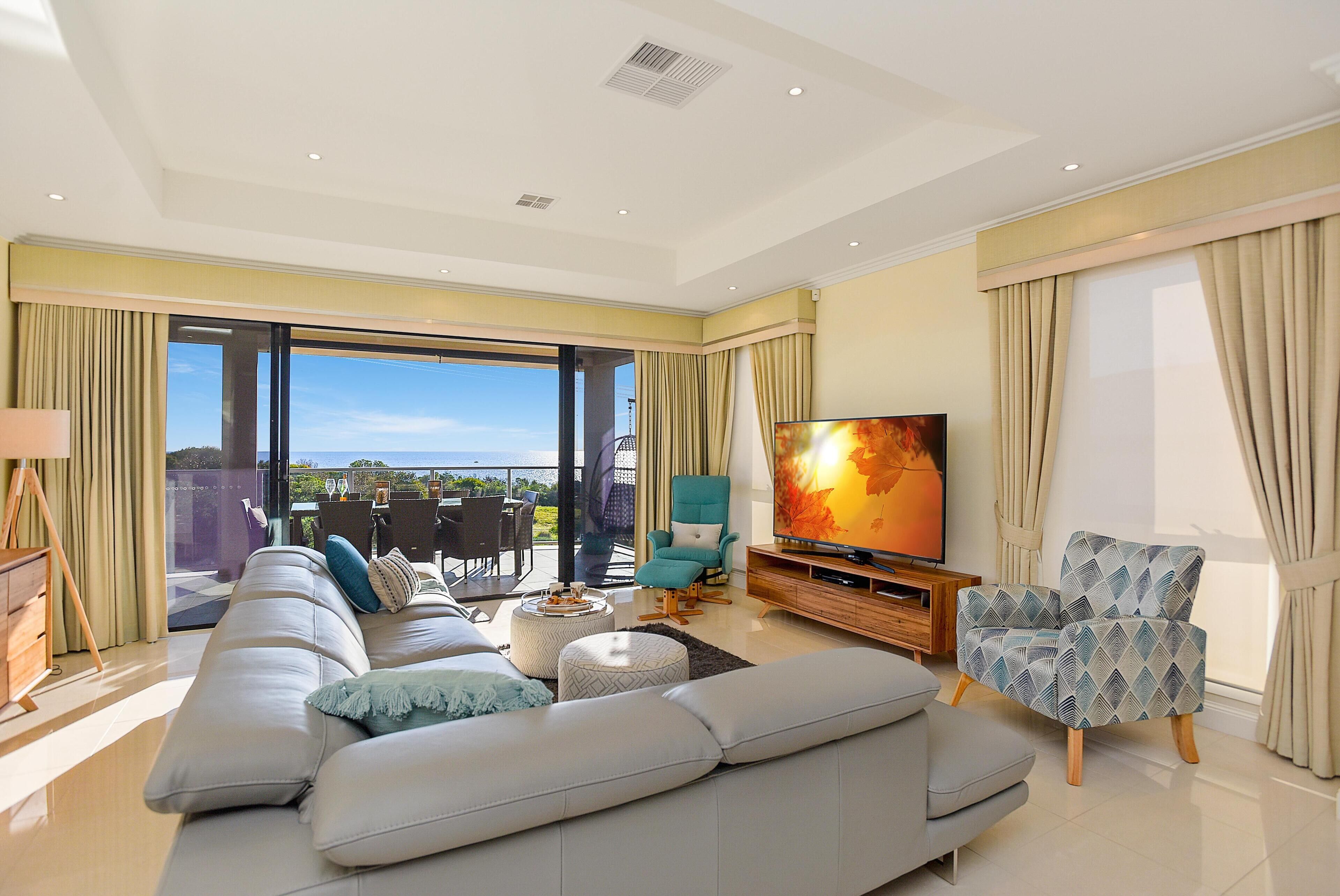 Ocean View Moana - Sumptuous Esplanade Home with Stunning Sea Views - Perfect for Entertaining