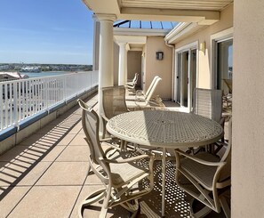 تناول الطعام بالخارج