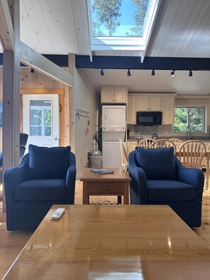 Interior - Tides cottage on quiet tidal inlet with kayaks and fire pit (Tremont)