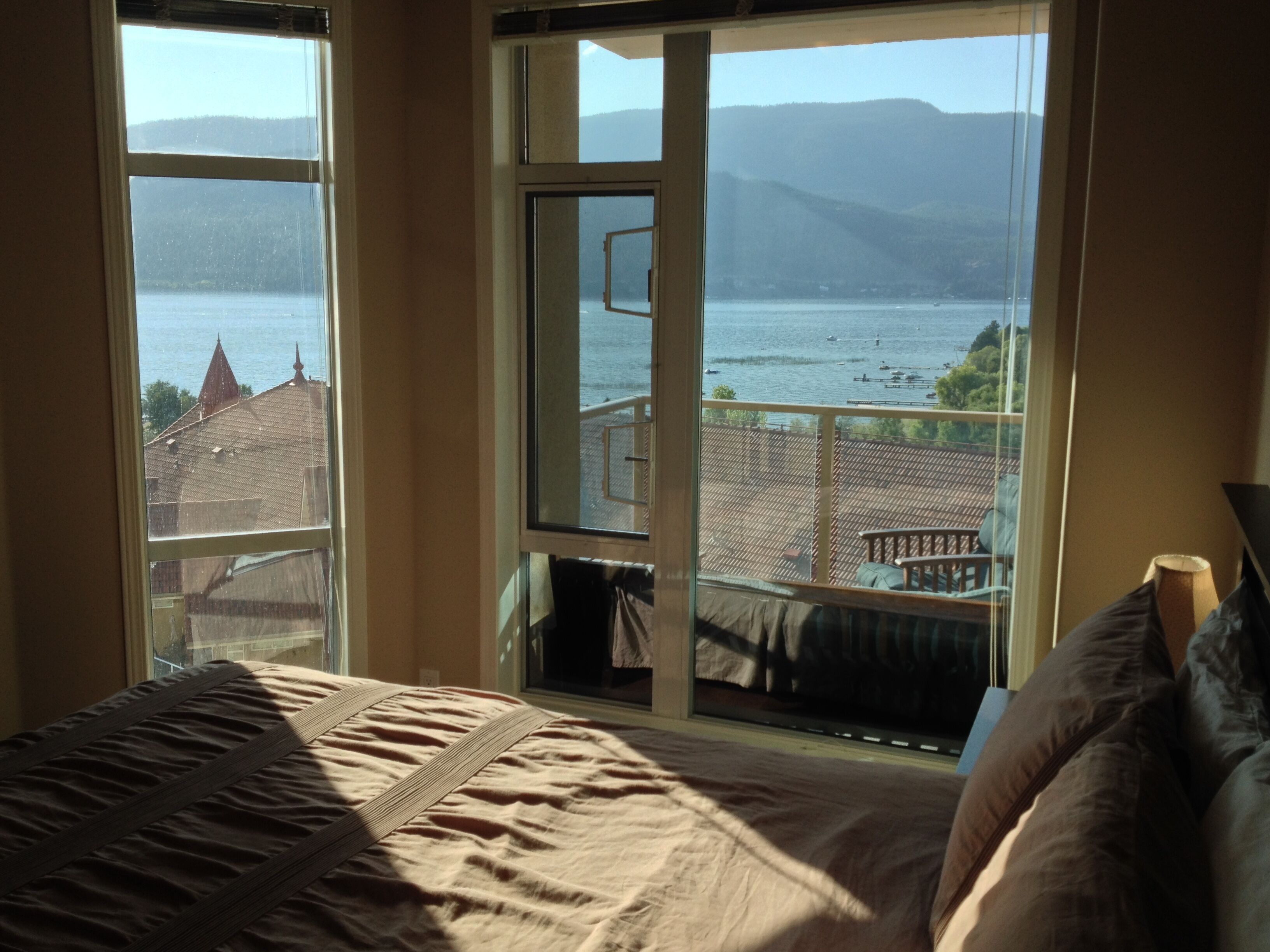 Kelowna Lakeview Condo at Sunset Waterfront Resort 