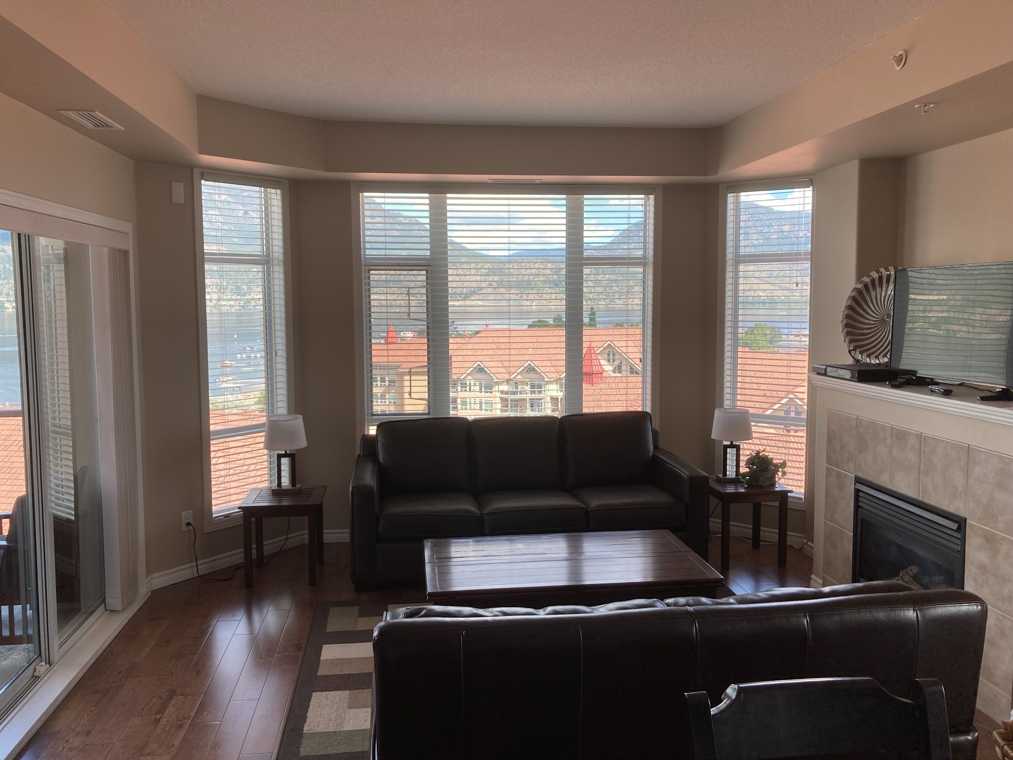 Kelowna Lakeview Condo at Sunset Waterfront Resort 