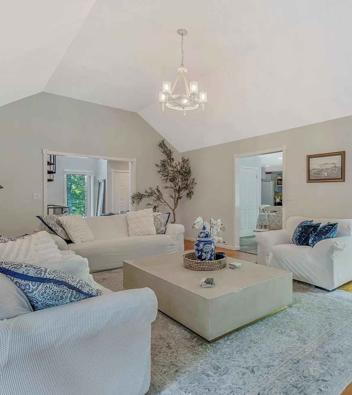 Smart-TV, Kamin, DVD-Player