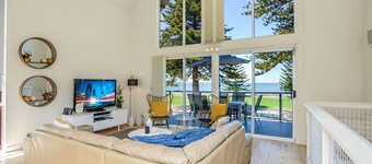 "PINE BEACH VILLA" - FABULOUS SEA VIEWS!